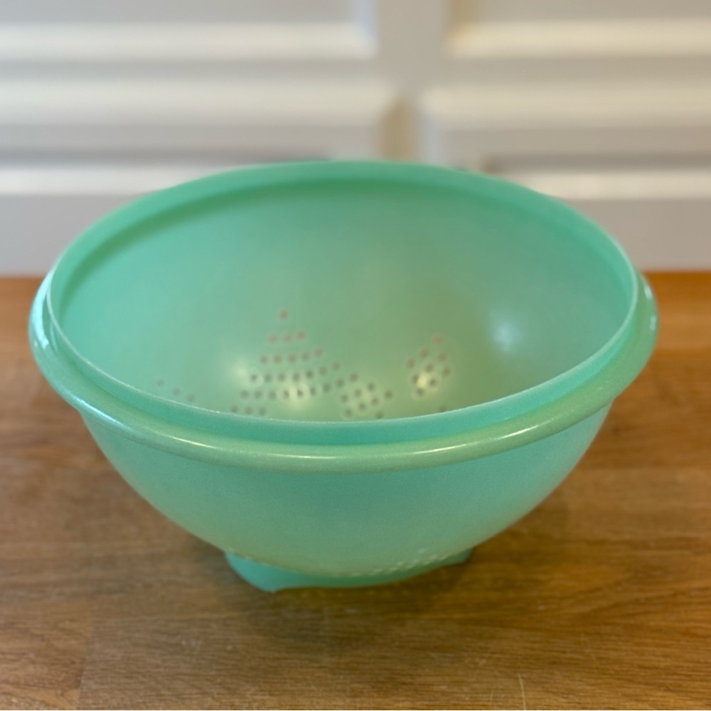 Vintage Tupperware Jadite Green 3 Qt Colander Strainer 339-3